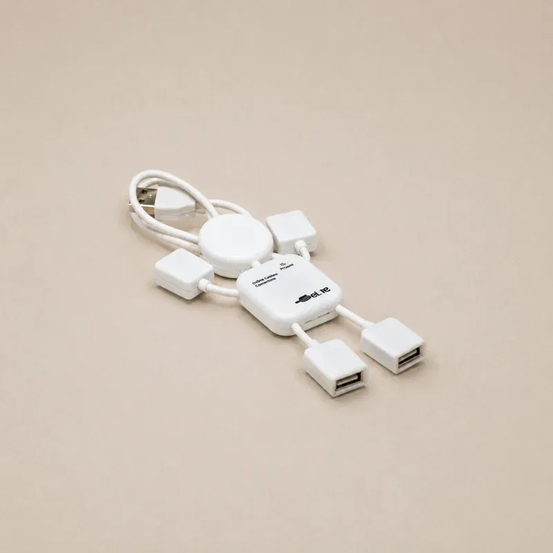 Hub USB 4 puertos #211 personalizado con logo corporativo sobre fondo blanco de estudio